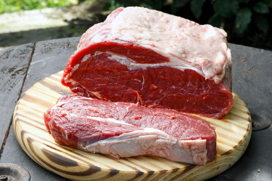 how long to leave steaks out before cooking