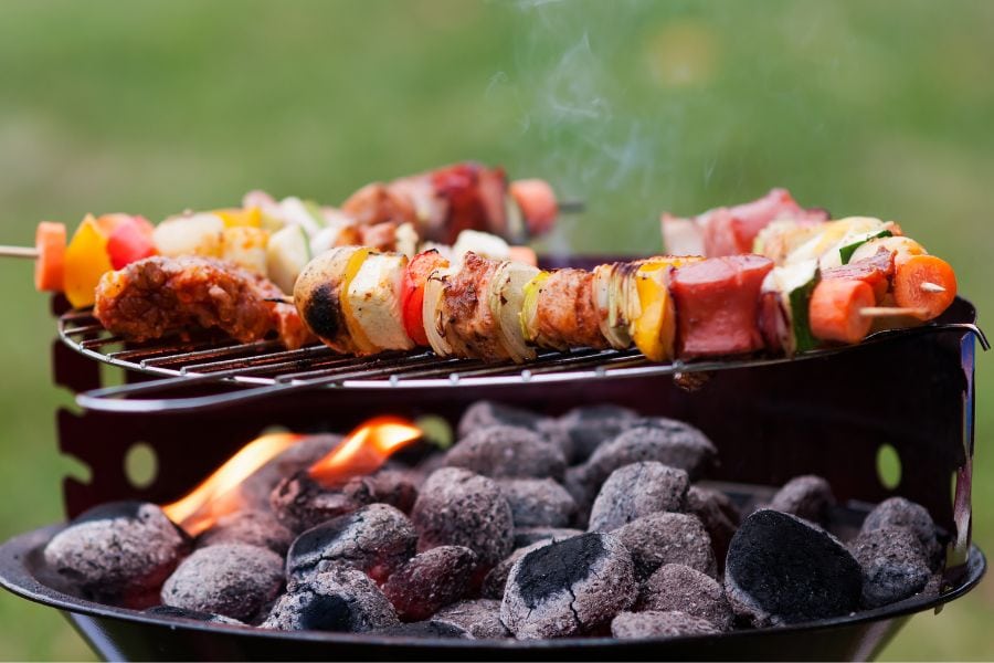 How to control charcoal grill temperature