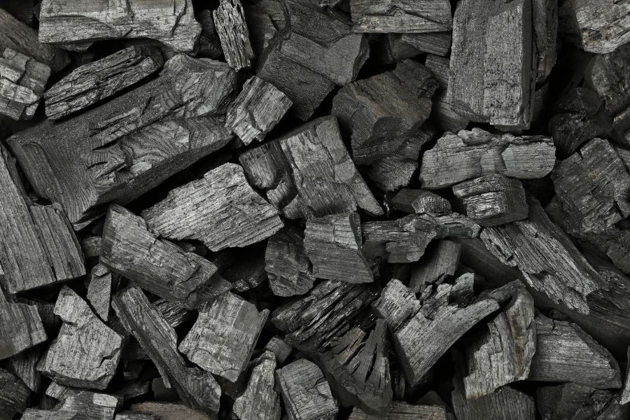 lump charcoal vs briquettes