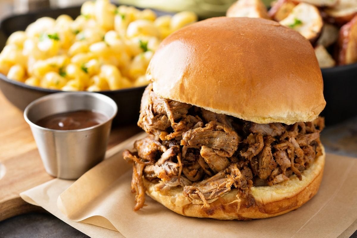 Pulled Pork Sandwiches with Macaroni and Sauce