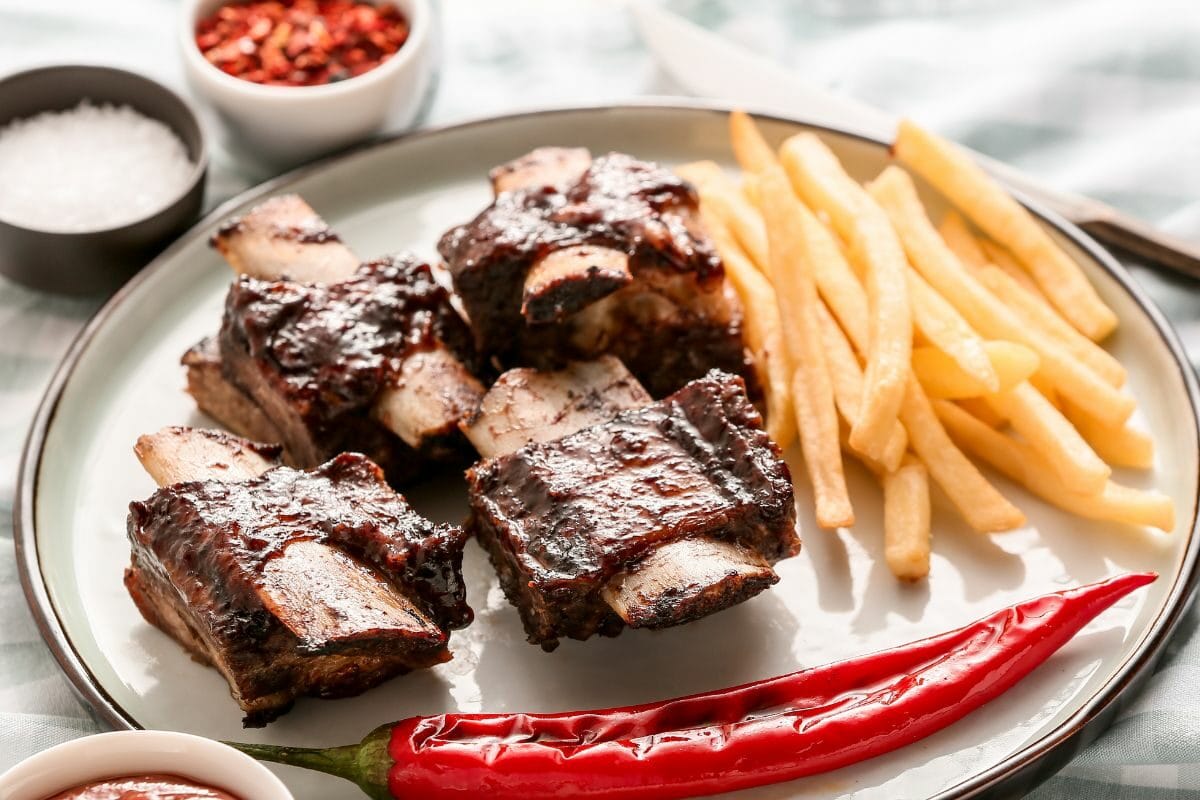 Beef Short Ribs with Sauce, Chili and Fries