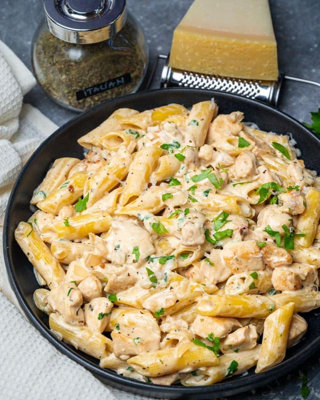 Creamy Garlic Chicken Pasta